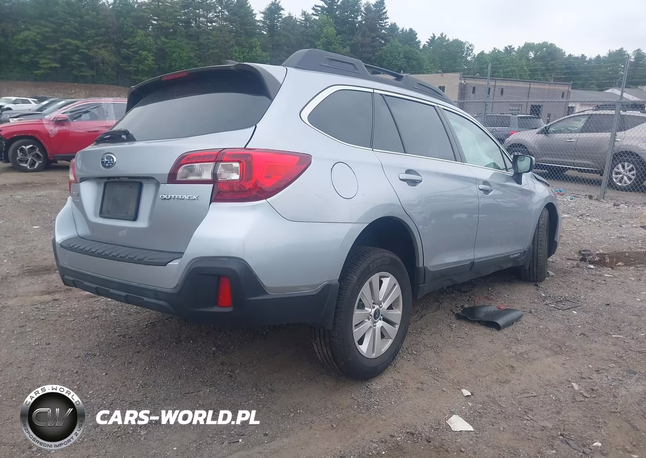 2018 Subaru Outback 2.5I Premium VIN:4S4BSACC9J3384225 - 4