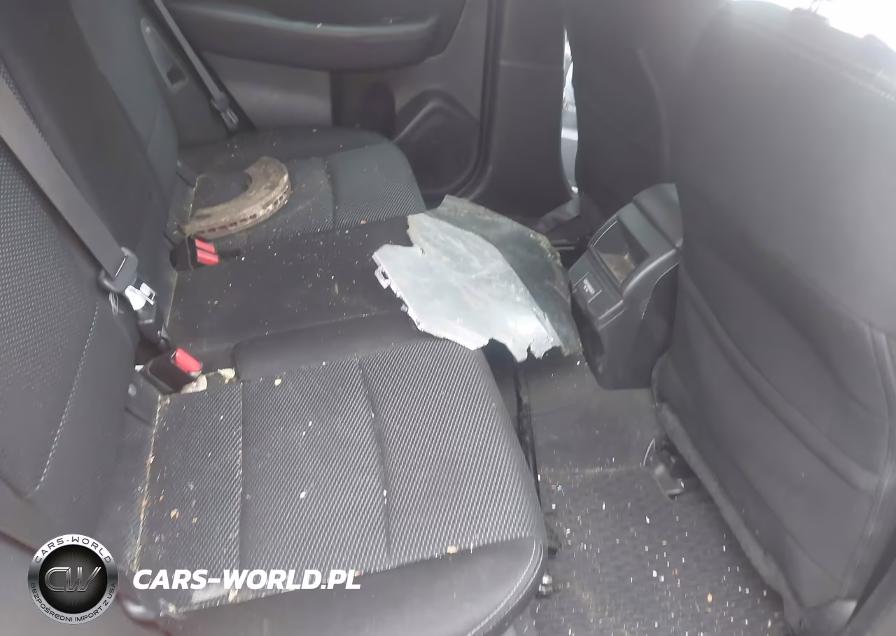 2018 Subaru Outback 2.5I Premium VIN:4S4BSACC9J3384225 - 8