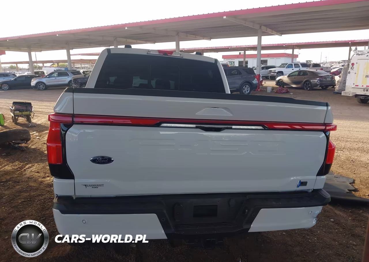 2023 Ford F-150 Lightning Platinum VIN:1FT6W1EV7PWG26039 - 17