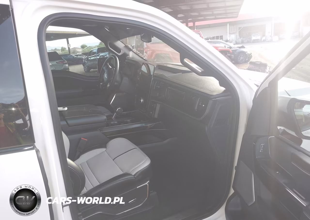 2023 Ford F-150 Lightning Platinum VIN:1FT6W1EV7PWG26039 - 5