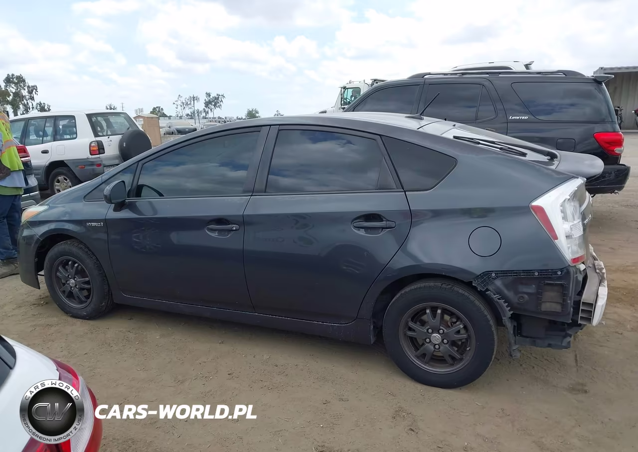 2011 Toyota Prius Two VIN:JTDKN3DU1B5349182 - 14