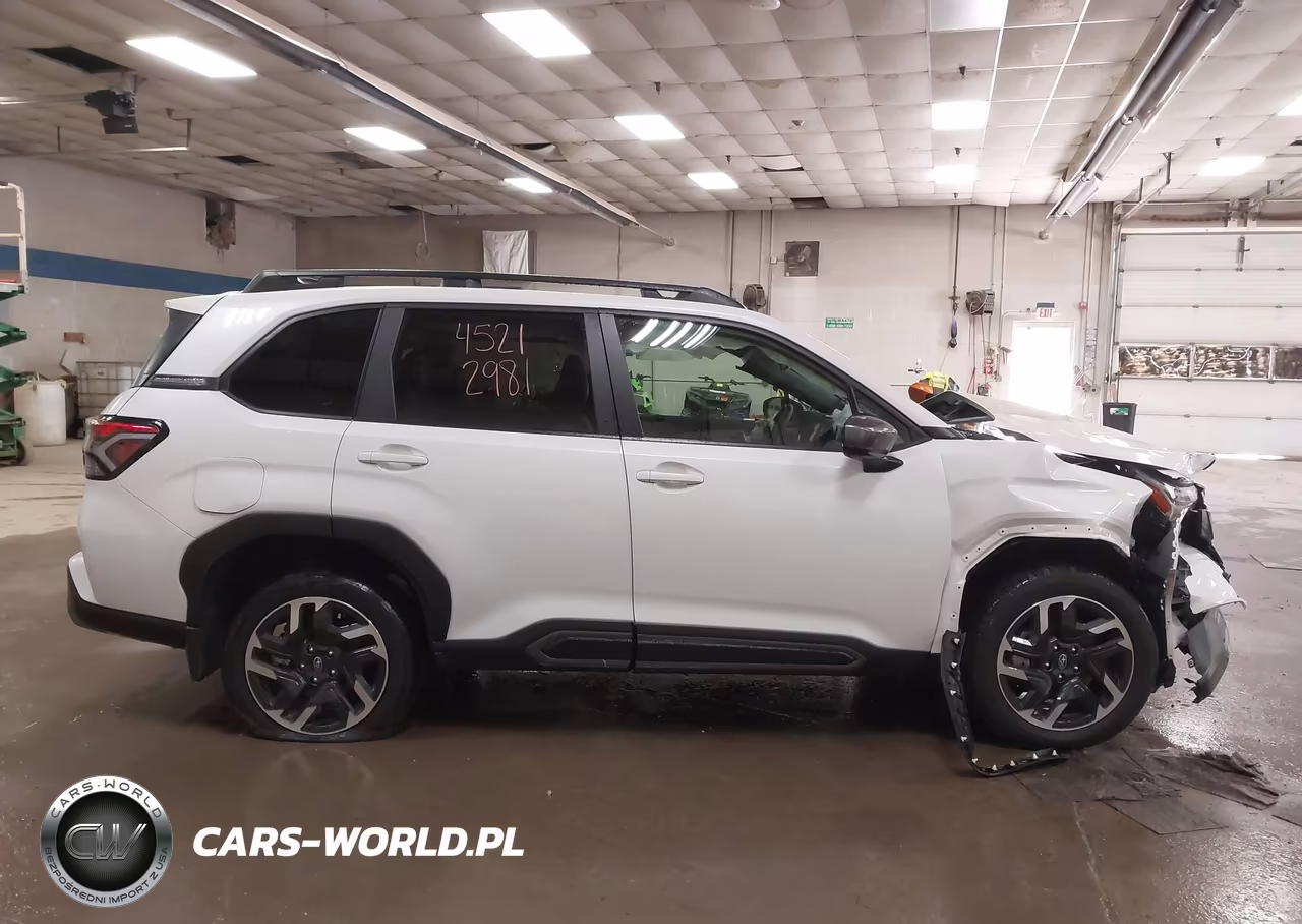 2025 Subaru Forester Limited VIN:JF2SLDRC6SH617638 - 13