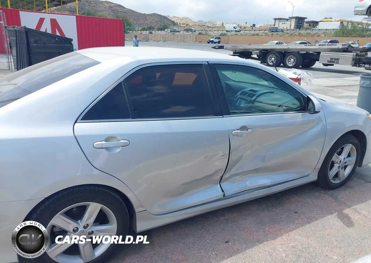 2014 Toyota Camry Se VIN:4T1BF1FK2EU454932 - 17