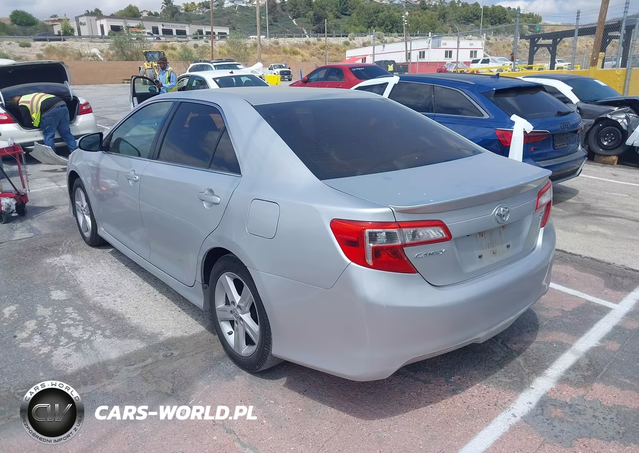 2014 Toyota Camry Se VIN:4T1BF1FK2EU454932 - 3