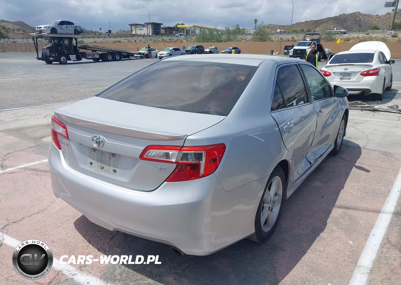 2014 Toyota Camry Se VIN:4T1BF1FK2EU454932 - 4