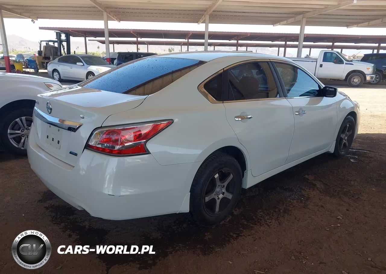 2014 Nissan Altima 2.5 S VIN:1N4AL3AP8EN368564 - 4