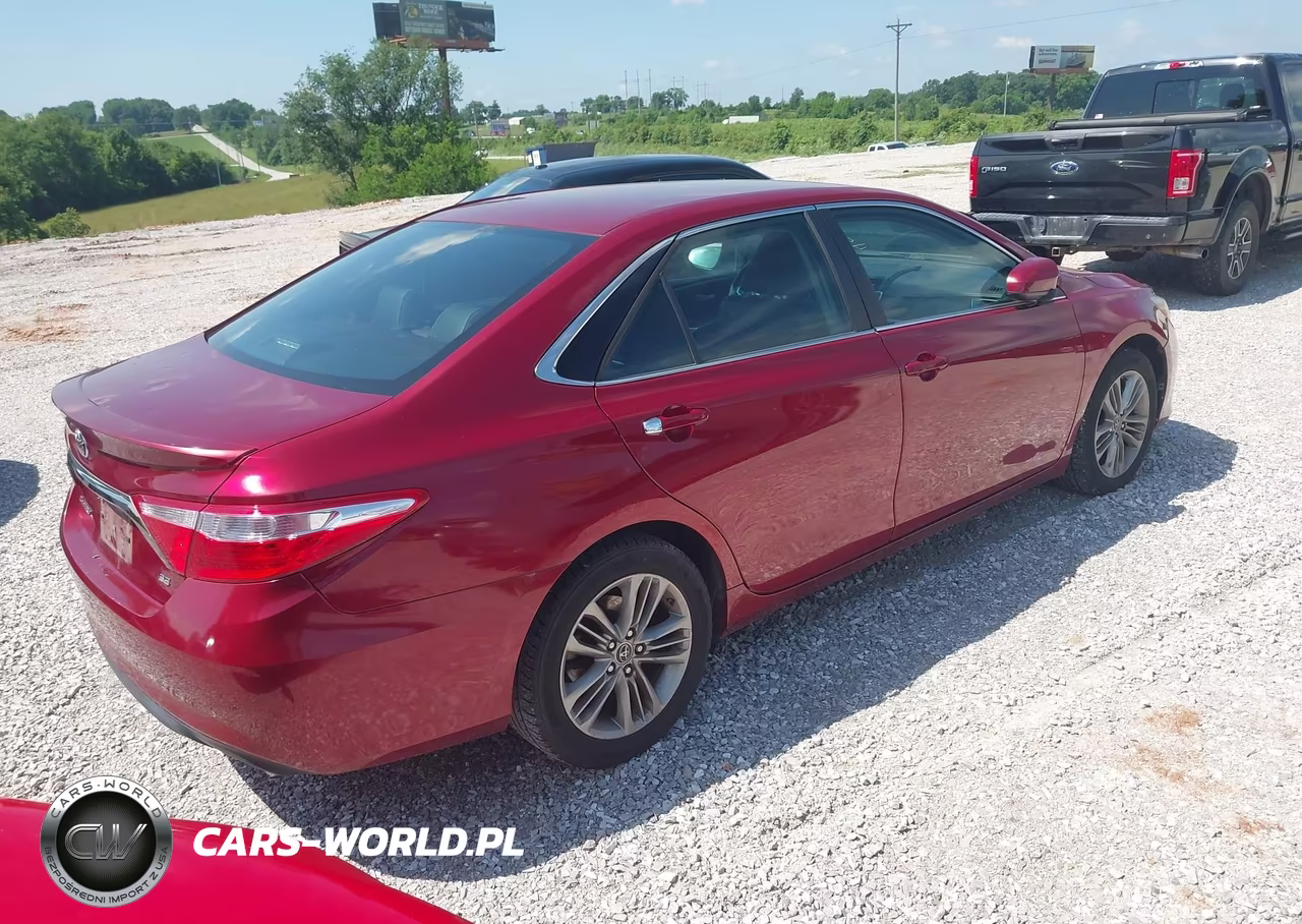 2015 Toyota Camry Se VIN:4T1BF1FK3FU923575 - 4