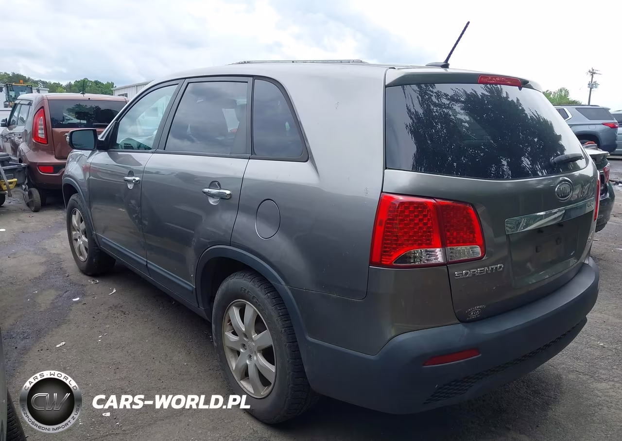 2011 Kia Sorento Lx VIN:5XYKT3A12BG075353 - 3