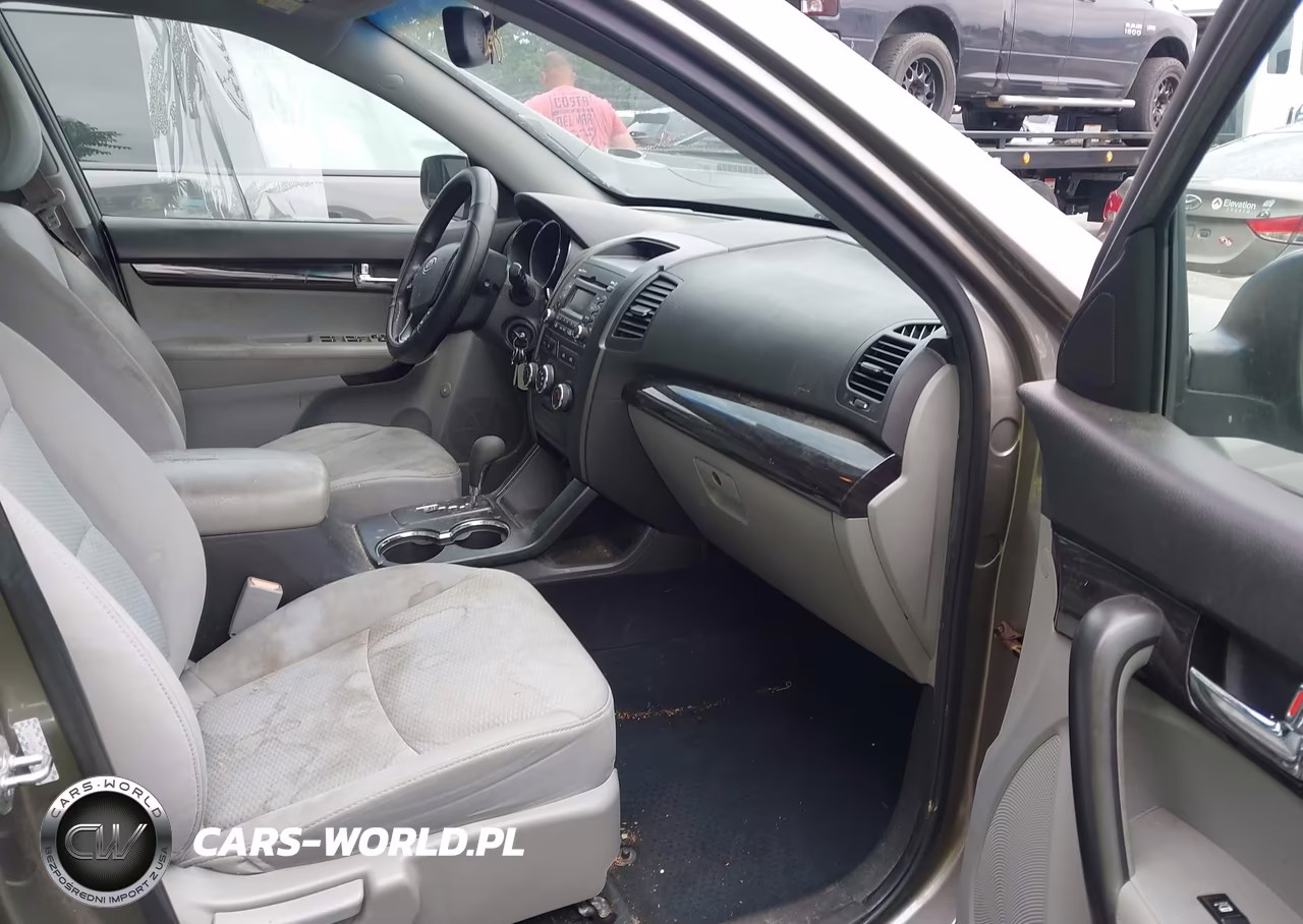 2011 Kia Sorento Lx VIN:5XYKT3A12BG075353 - 5