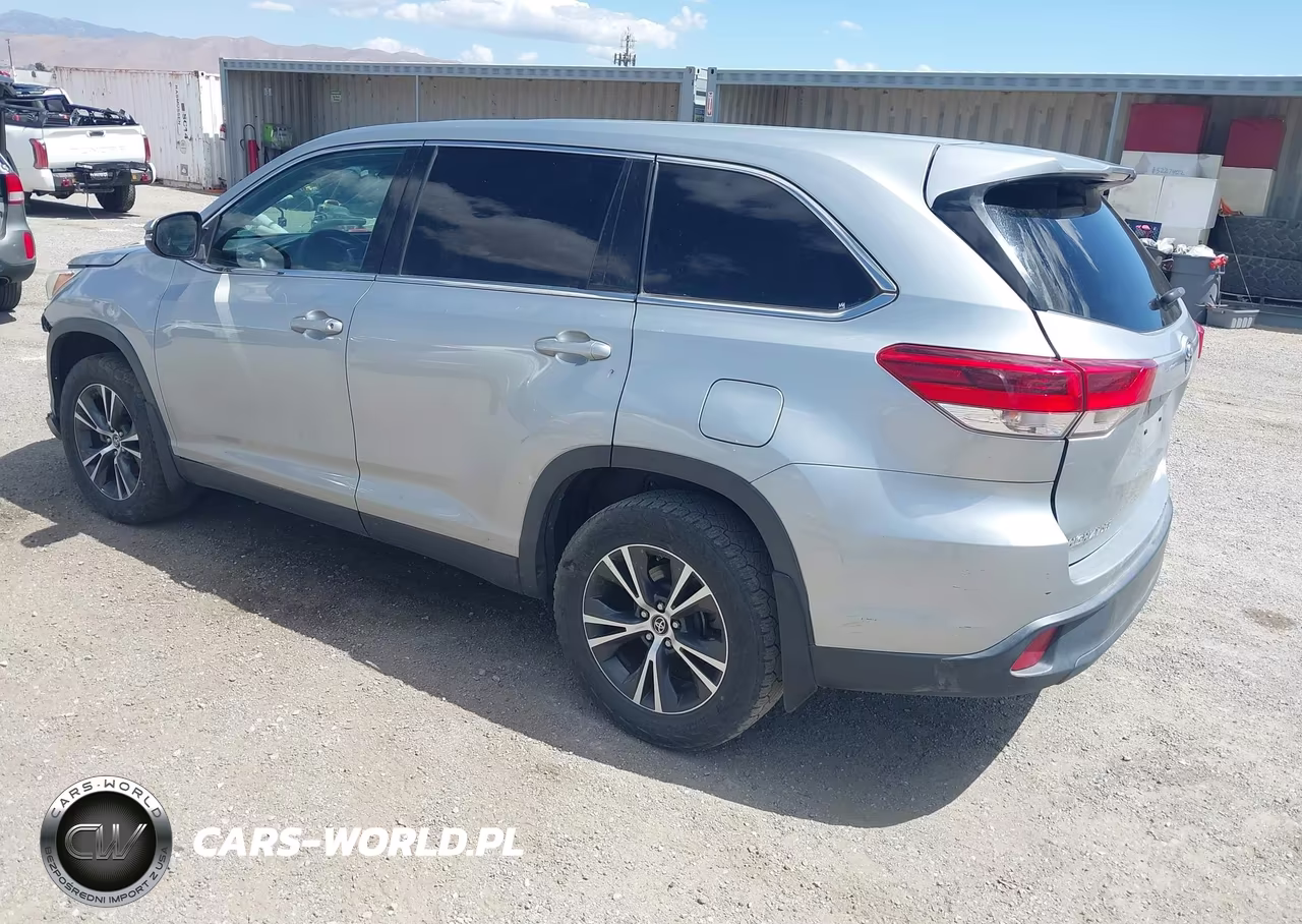 2019 Toyota Highlander Le VIN:5TDBZRFH0KS980183 - 3