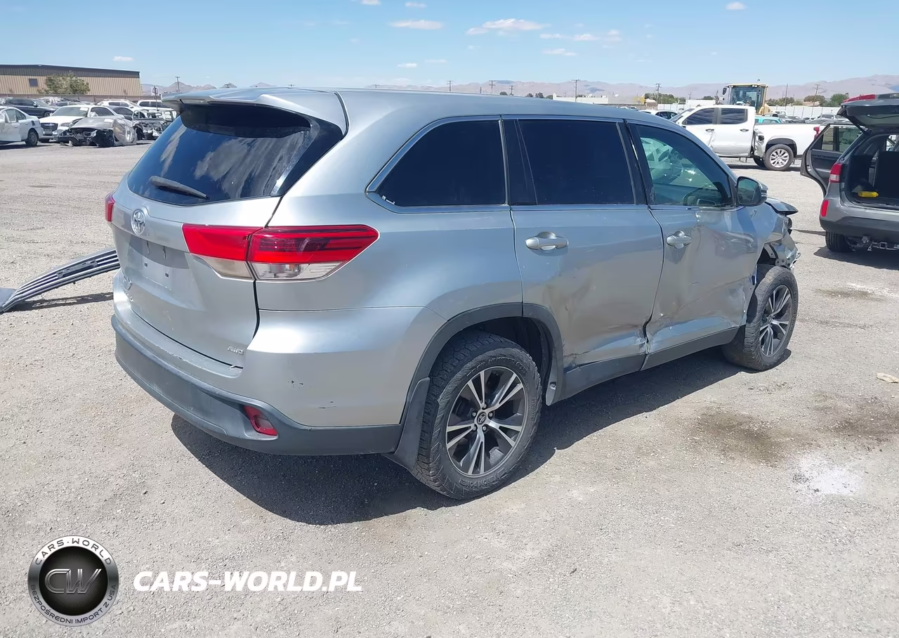 2019 Toyota Highlander Le VIN:5TDBZRFH0KS980183 - 4