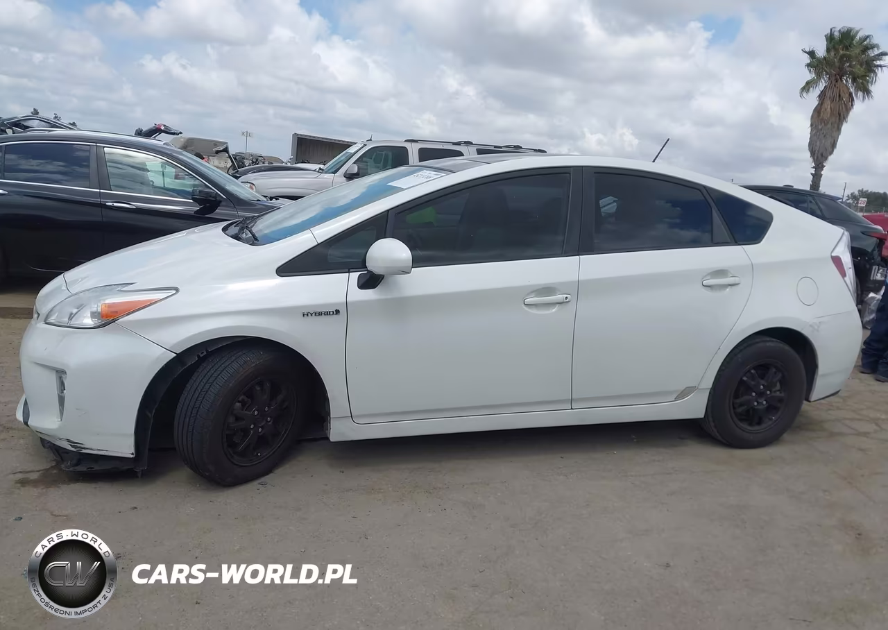 2013 Toyota Prius Four VIN:JTDKN3DU8D5632777 - 13