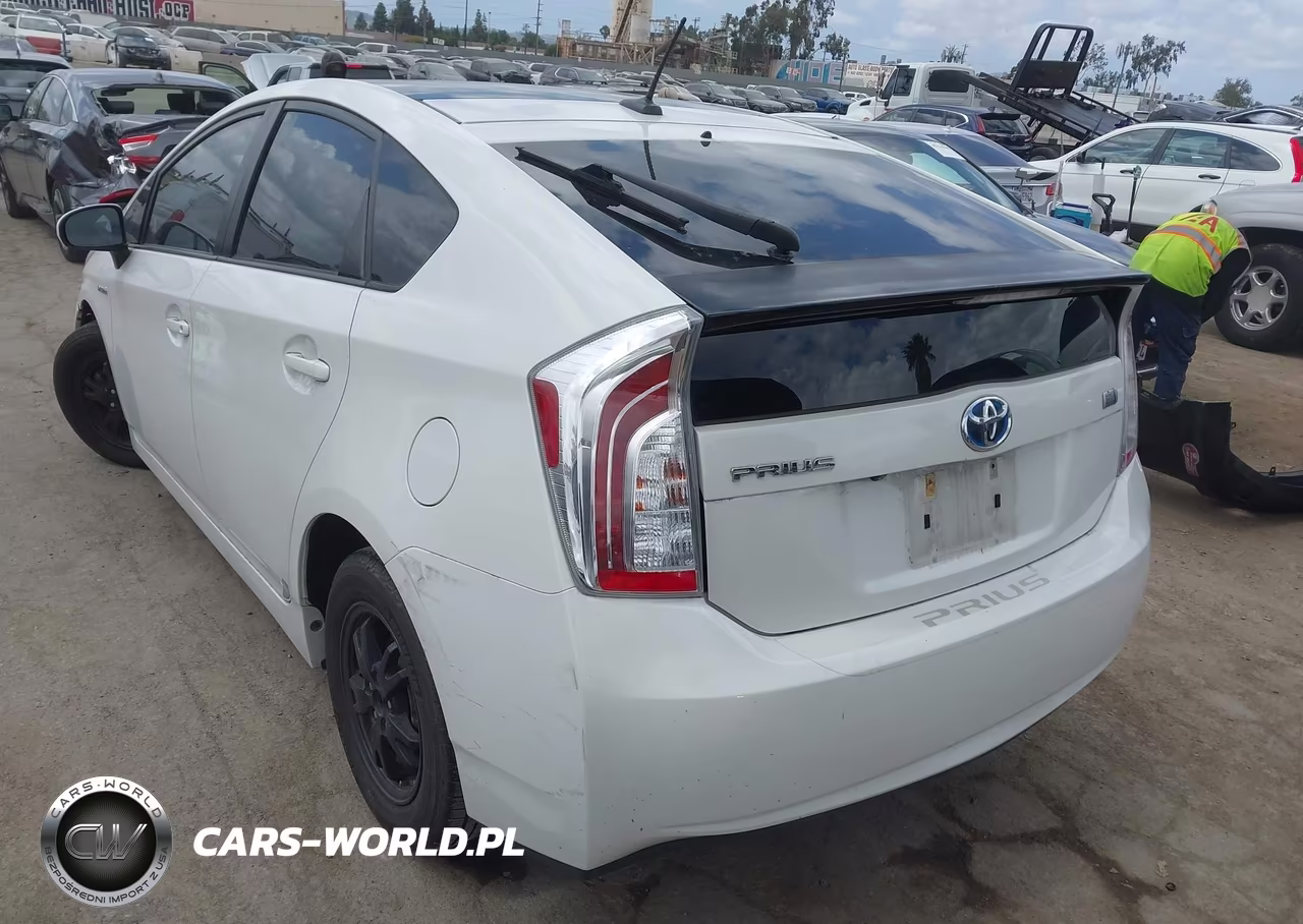 2013 Toyota Prius Four VIN:JTDKN3DU8D5632777 - 3