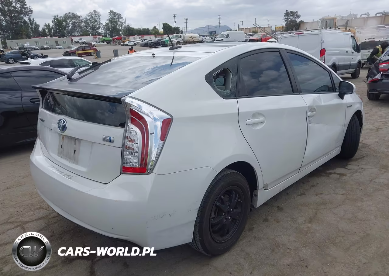 2013 Toyota Prius Four VIN:JTDKN3DU8D5632777 - 4