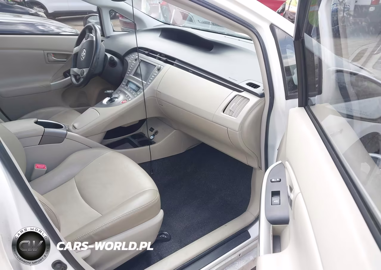 2013 Toyota Prius Four VIN:JTDKN3DU8D5632777 - 5