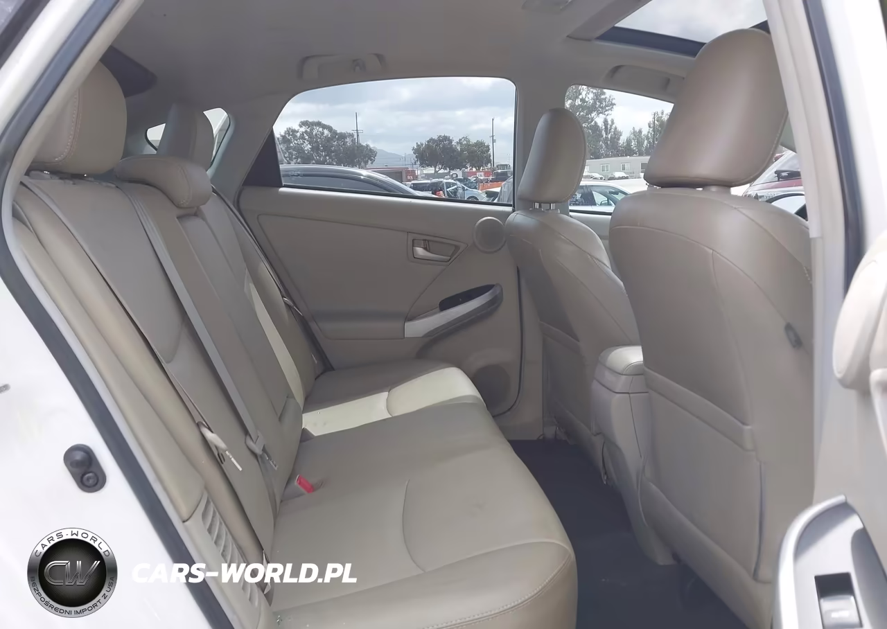 2013 Toyota Prius Four VIN:JTDKN3DU8D5632777 - 8