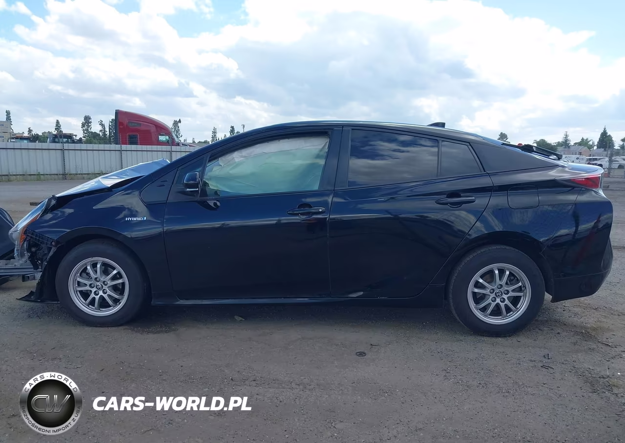 2016 Toyota Prius Two VIN:JTDKBRFUXG3518708 - 14