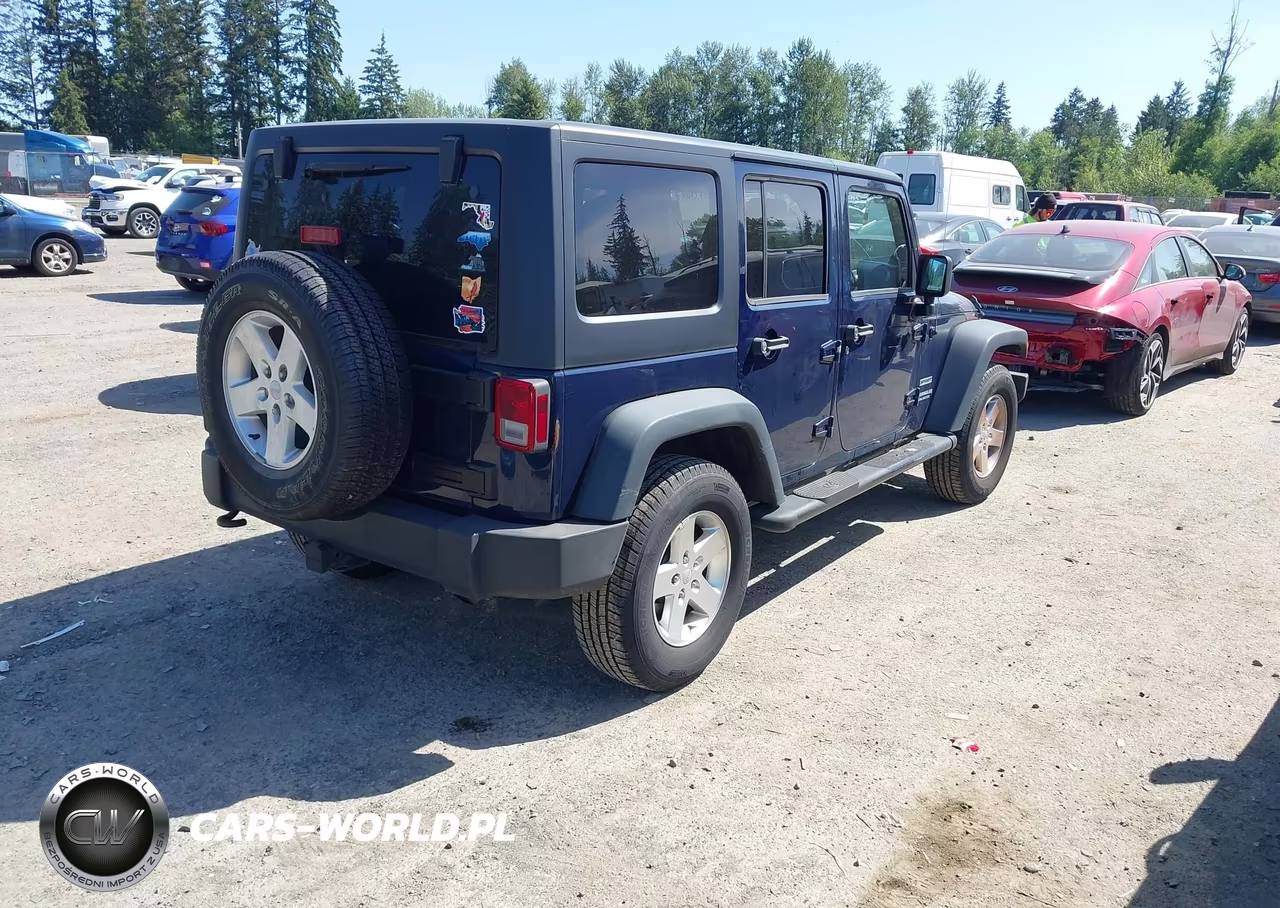 2013 Jeep Wrangler Unlimited Sport VIN:1C4HJWDG0DL623195 - 4