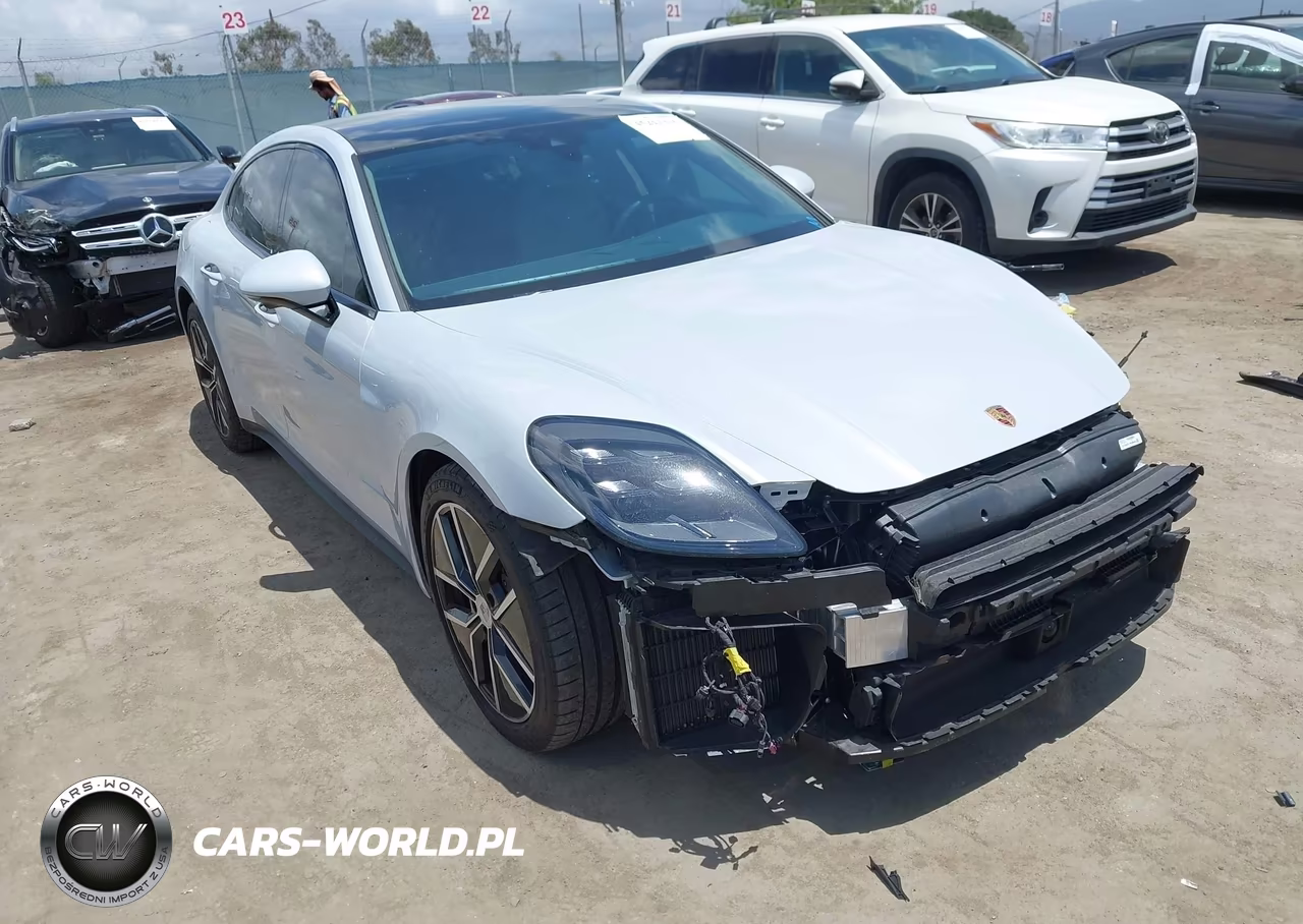 2025 Porsche Panamera 4
