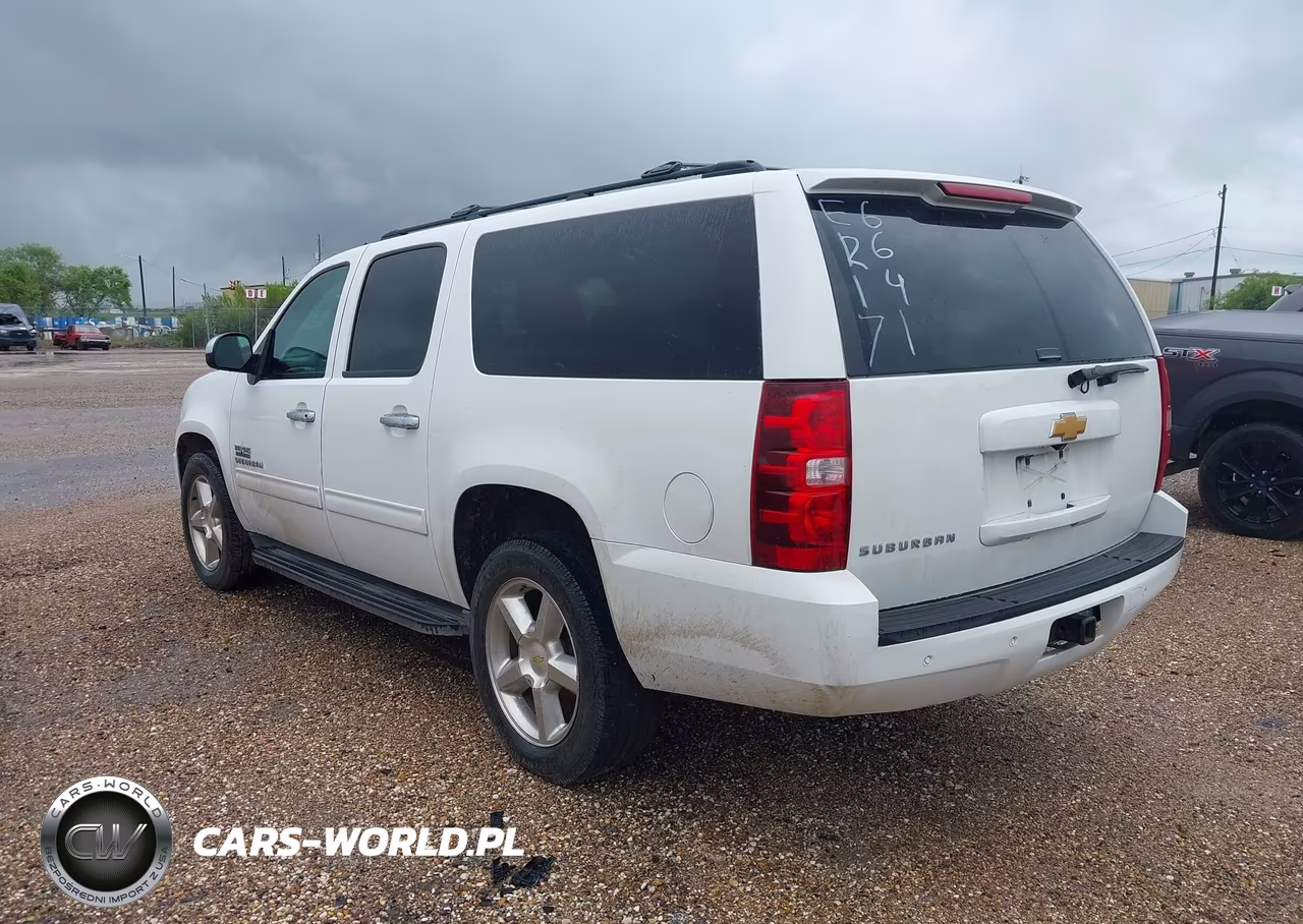 2014 Chevrolet Suburban 1500 Ls VIN:1GNSCHE03ER176641 - 3