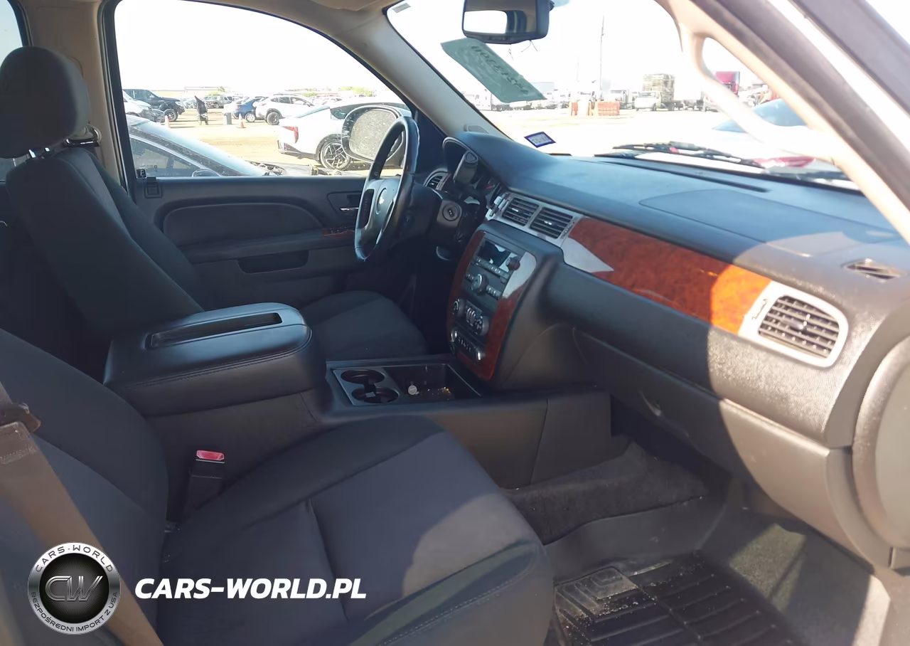 2014 Chevrolet Suburban 1500 Ls VIN:1GNSCHE03ER176641 - 5