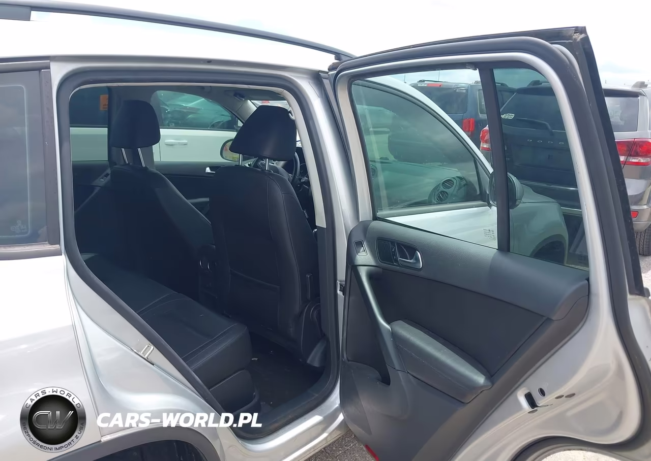2016 Volkswagen Tiguan S VIN:WVGAV7AX4GW519940 - 8