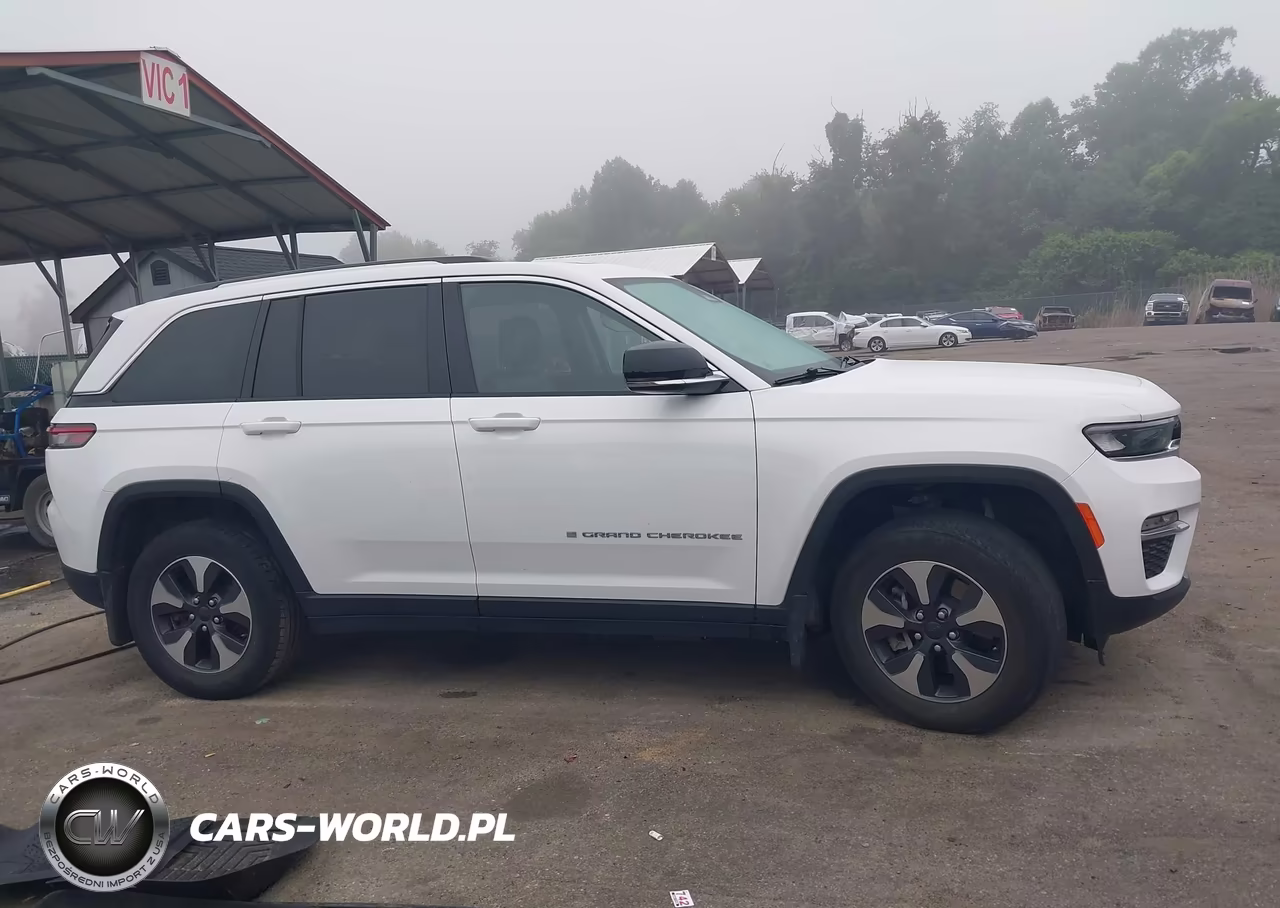 2022 Jeep Grand Cherokee 4Xe Limited 4X4 VIN:1C4RJYB6XN8758408 - 13