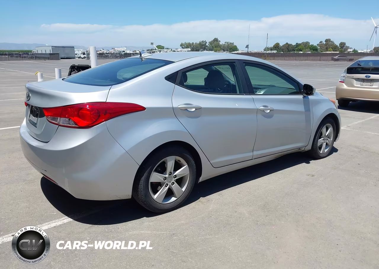2013 Hyundai Elantra Gls VIN:KMHDH4AE3DU997226 - 4