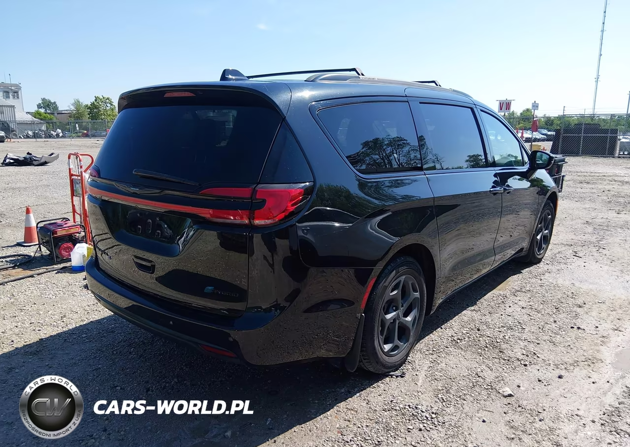 2021 Chrysler Pacifica Hybrid Limited VIN:2C4RC1S73MR544275 - 4