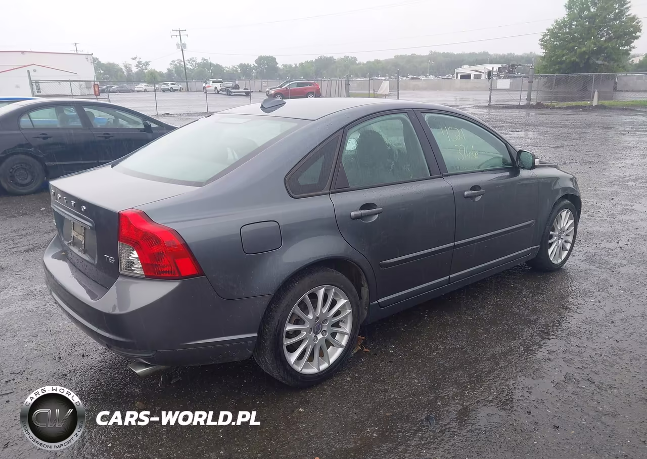 2011 Volvo S40 T5-T5 R-Design VIN:YV1672MS5B2538420 - 4