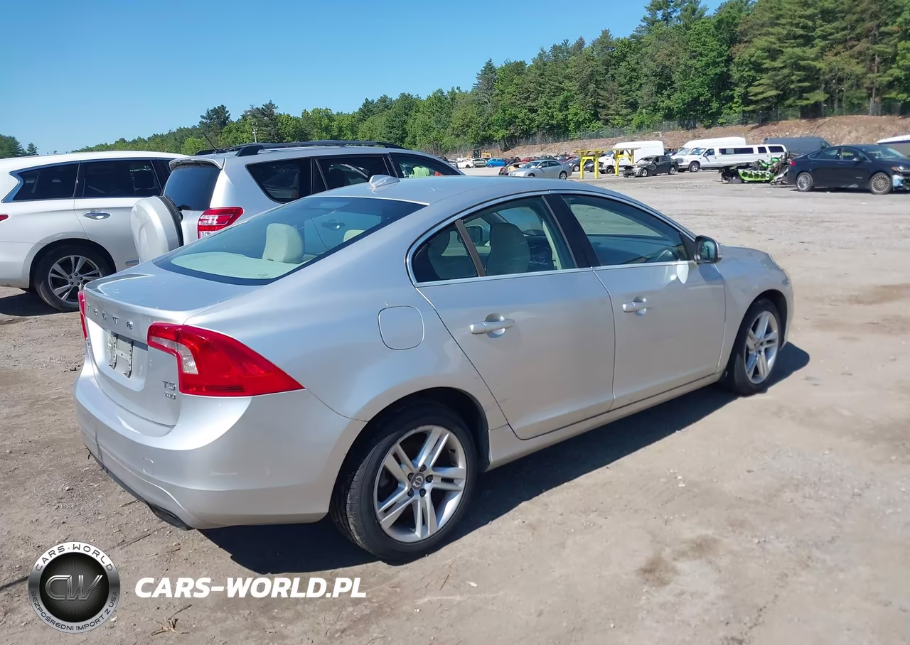 2015 Volvo S60 T5 Premier VIN:YV1612TKXF2356897 - 4