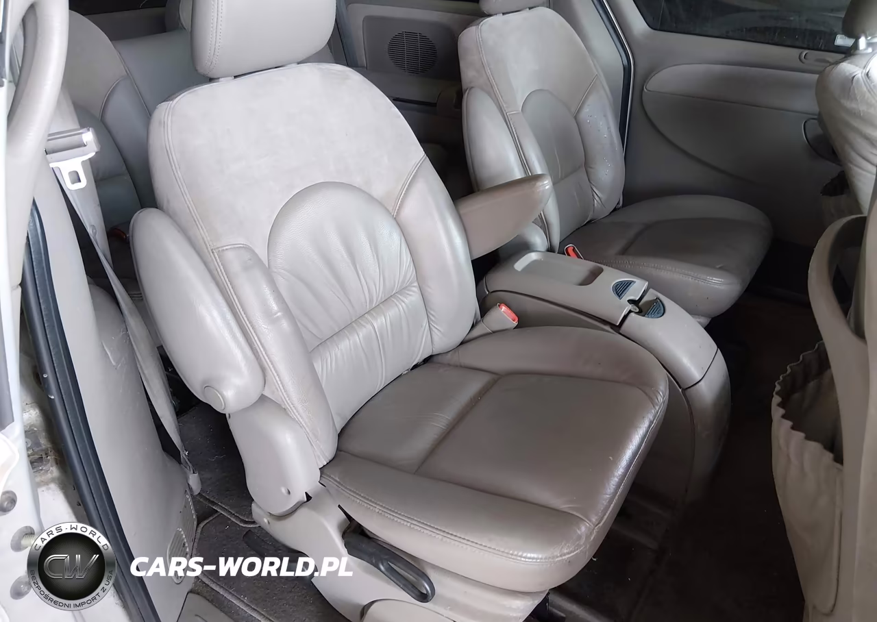 2001 Chrysler Town & Country Limited VIN:2C8GP64L91R204044 - 8