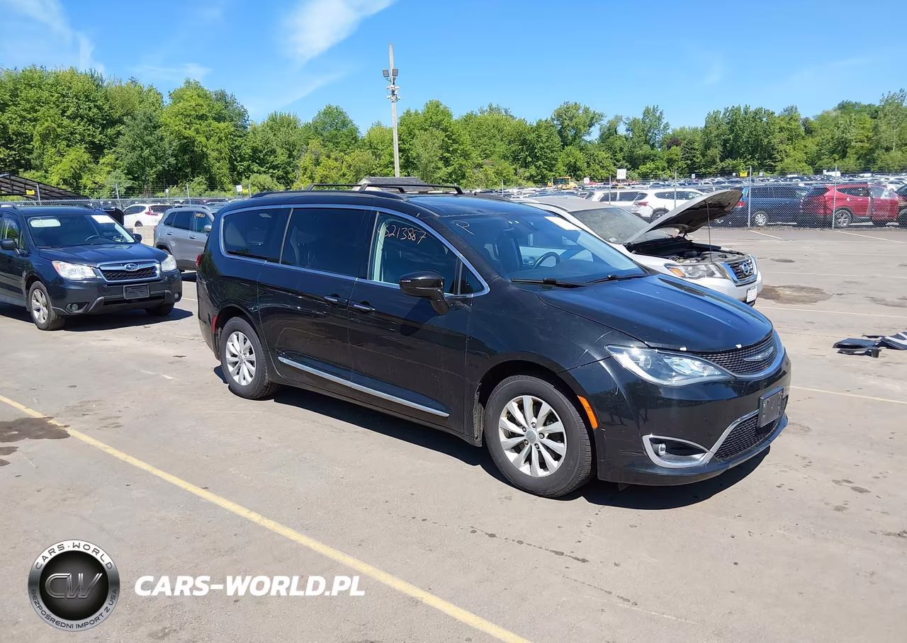 2017 Chrysler Pacifica Touring-L
