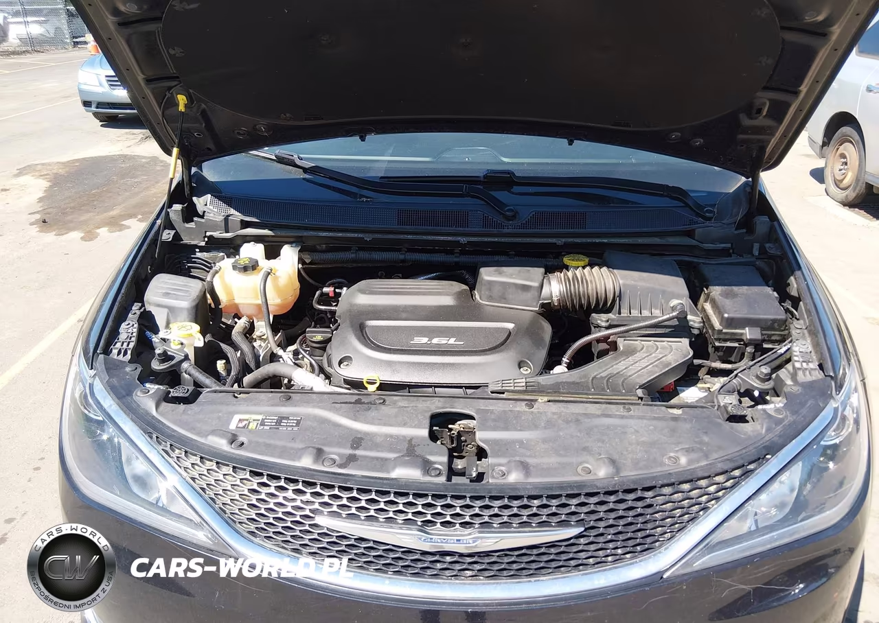 2017 Chrysler Pacifica Touring-L VIN:2C4RC1BGXHR598324 - 10