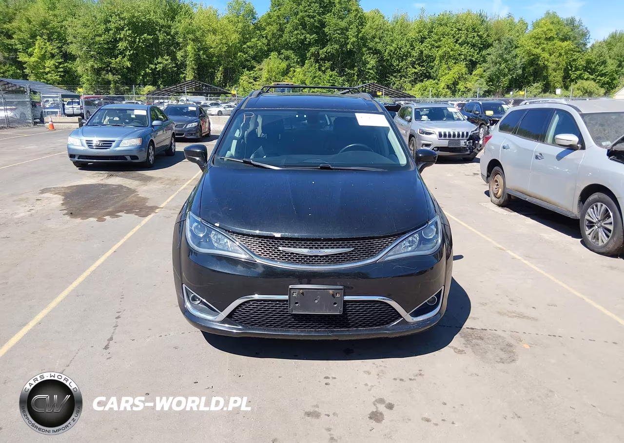 2017 Chrysler Pacifica Touring-L VIN:2C4RC1BGXHR598324 - 12