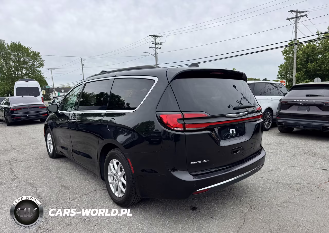 2022 Chrysler Pacifica Touring L VIN:2C4RC1BG7NR154345 - 3