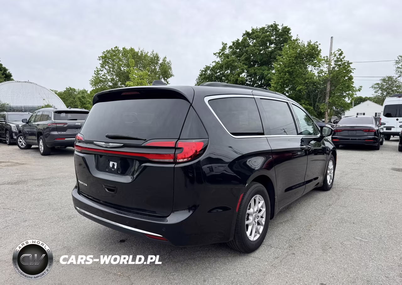 2022 Chrysler Pacifica Touring L VIN:2C4RC1BG7NR154345 - 4