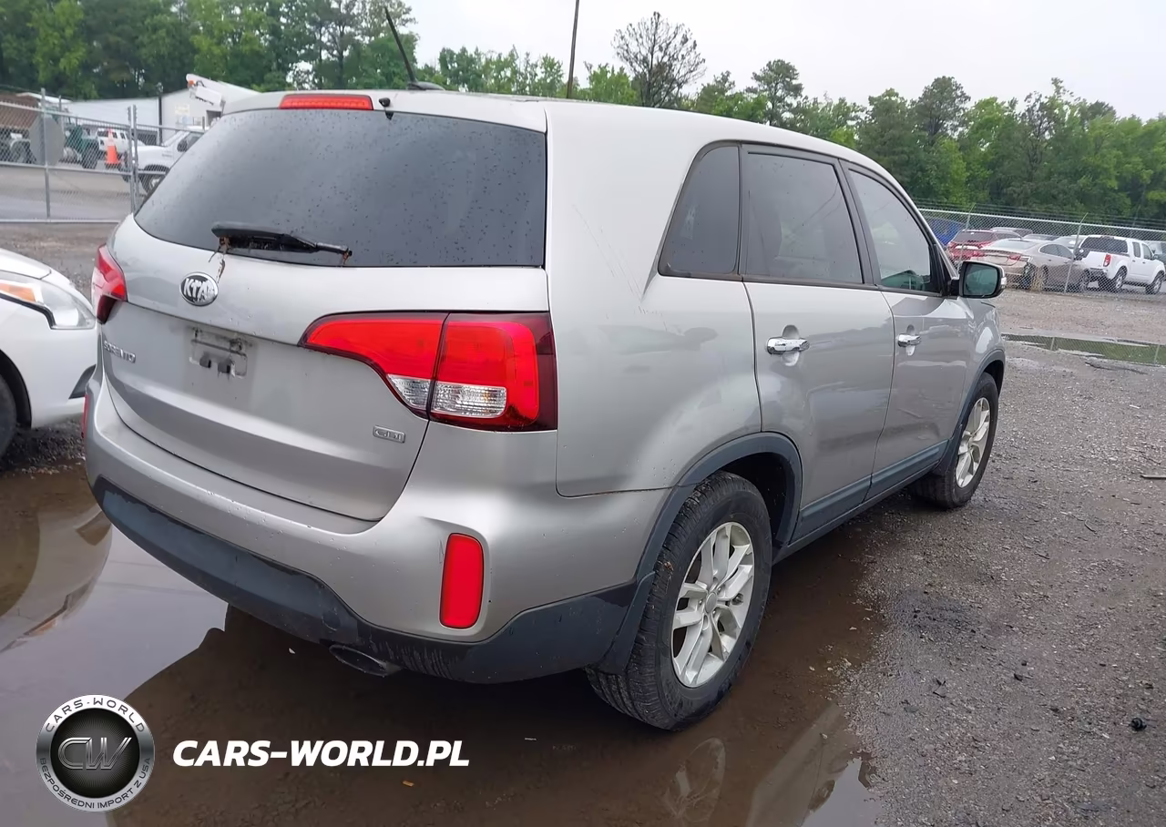 2015 Kia Sorento Lx VIN:5XYKT3A6XFG550846 - 4