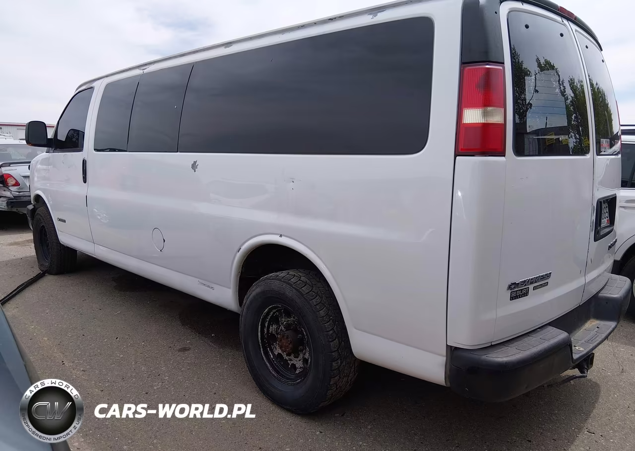 2004 Chevrolet Express VIN:1GAHG39U341244255 - 3