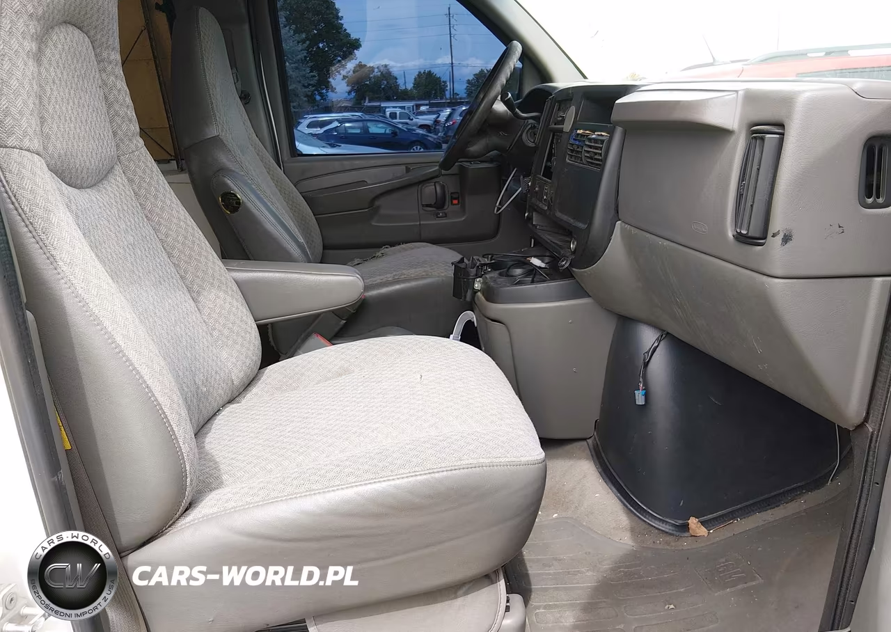 2004 Chevrolet Express VIN:1GAHG39U341244255 - 5