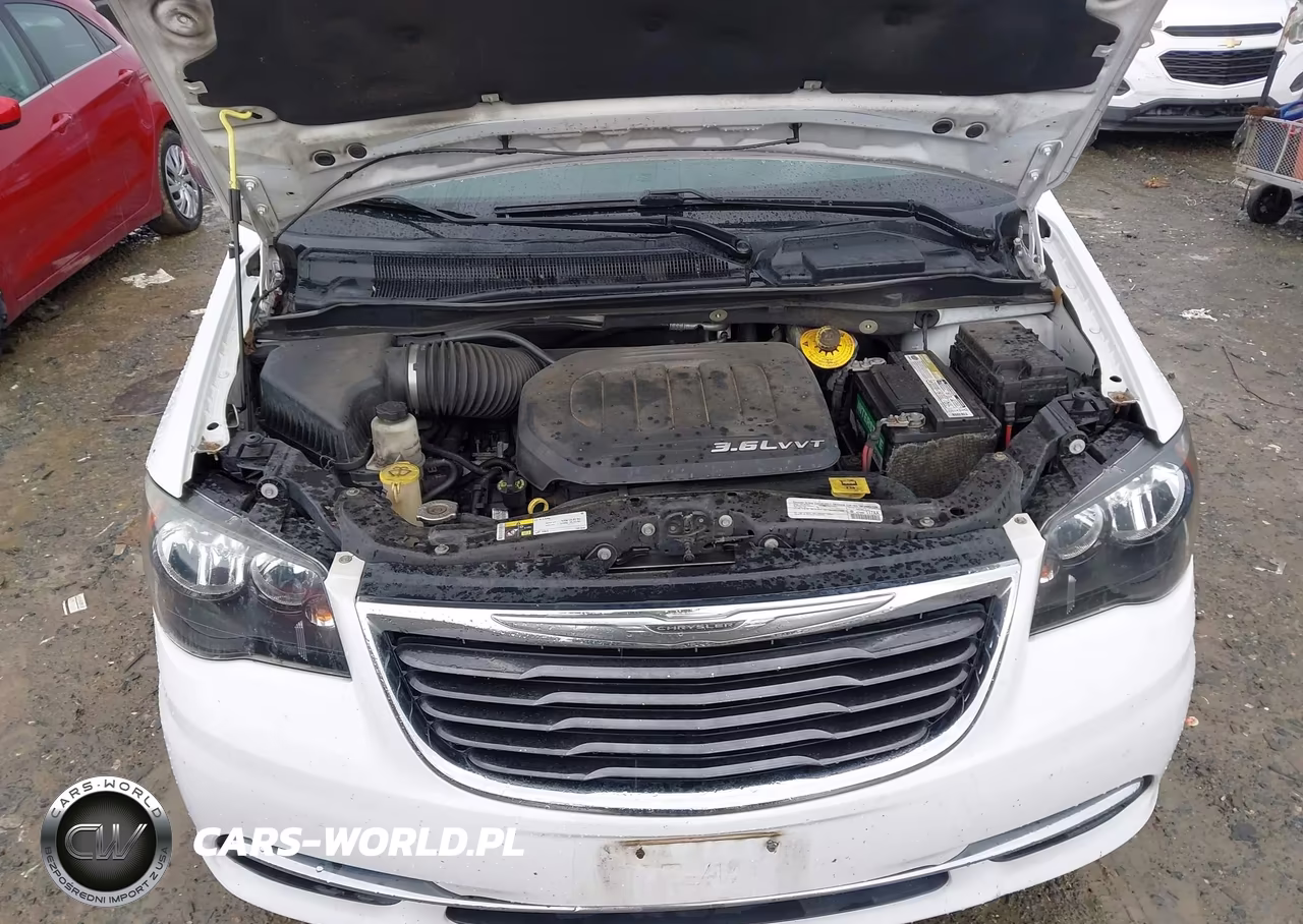 2015 Chrysler Town & Country S VIN:2C4RC1HG5FR590166 - 10