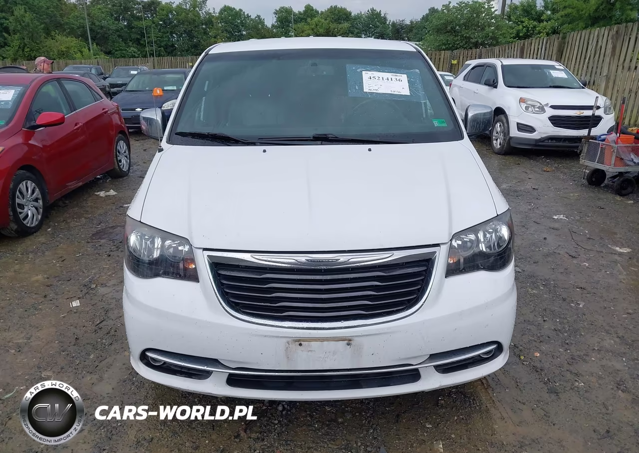 2015 Chrysler Town & Country S VIN:2C4RC1HG5FR590166 - 12