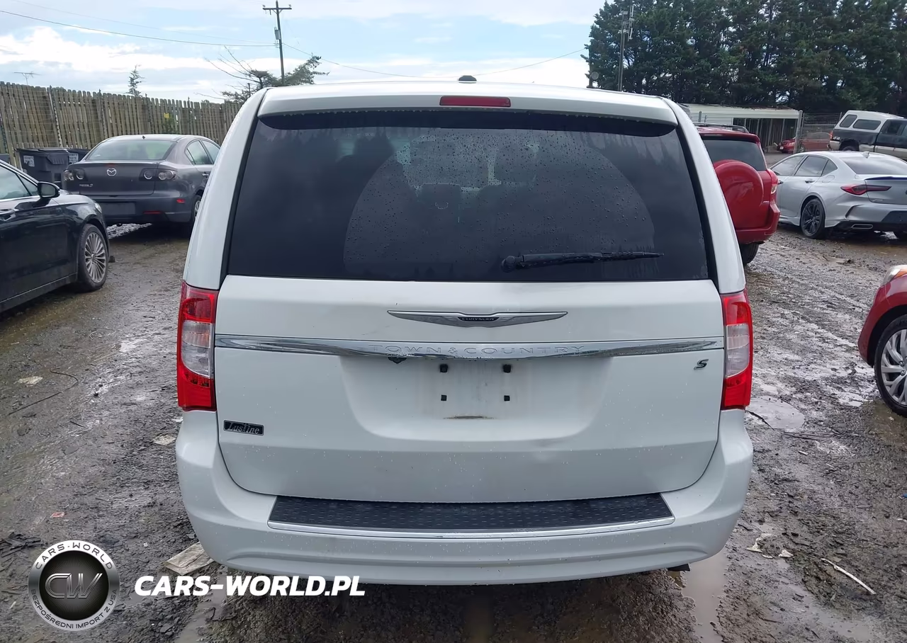 2015 Chrysler Town & Country S VIN:2C4RC1HG5FR590166 - 16