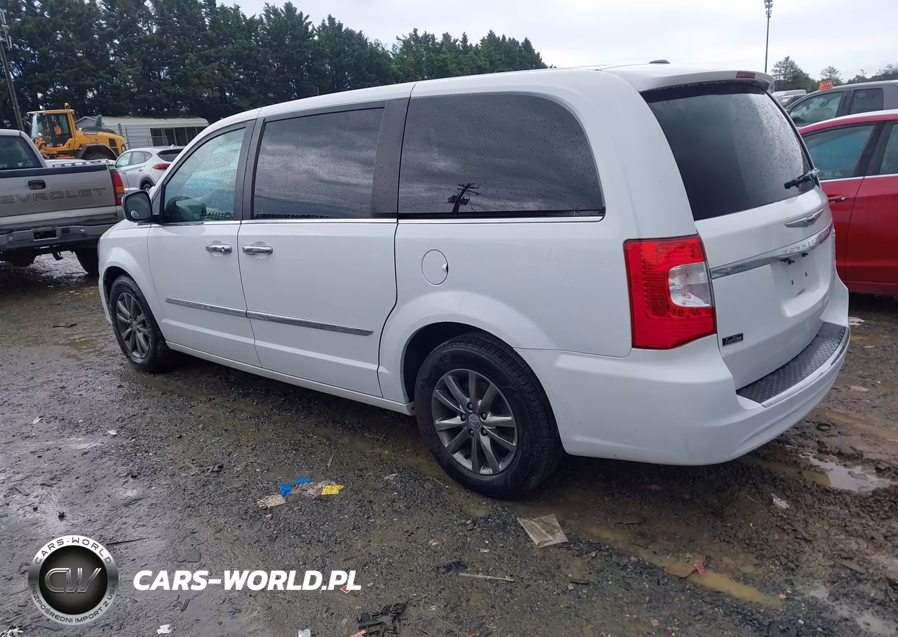 2015 Chrysler Town & Country S VIN:2C4RC1HG5FR590166 - 3
