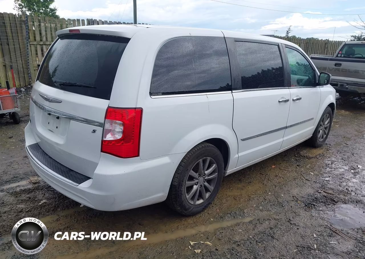 2015 Chrysler Town & Country S VIN:2C4RC1HG5FR590166 - 4