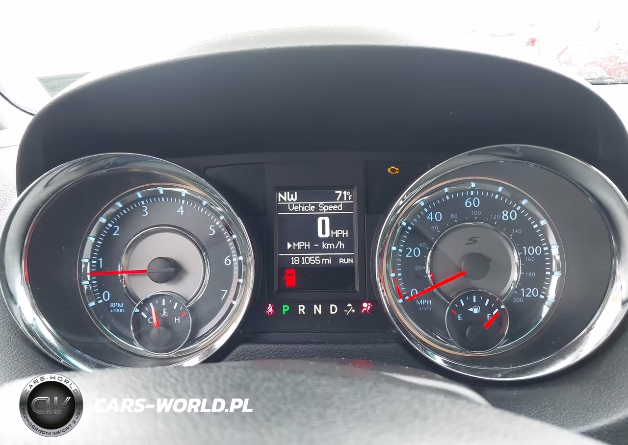 2015 Chrysler Town & Country S VIN:2C4RC1HG5FR590166 - 7
