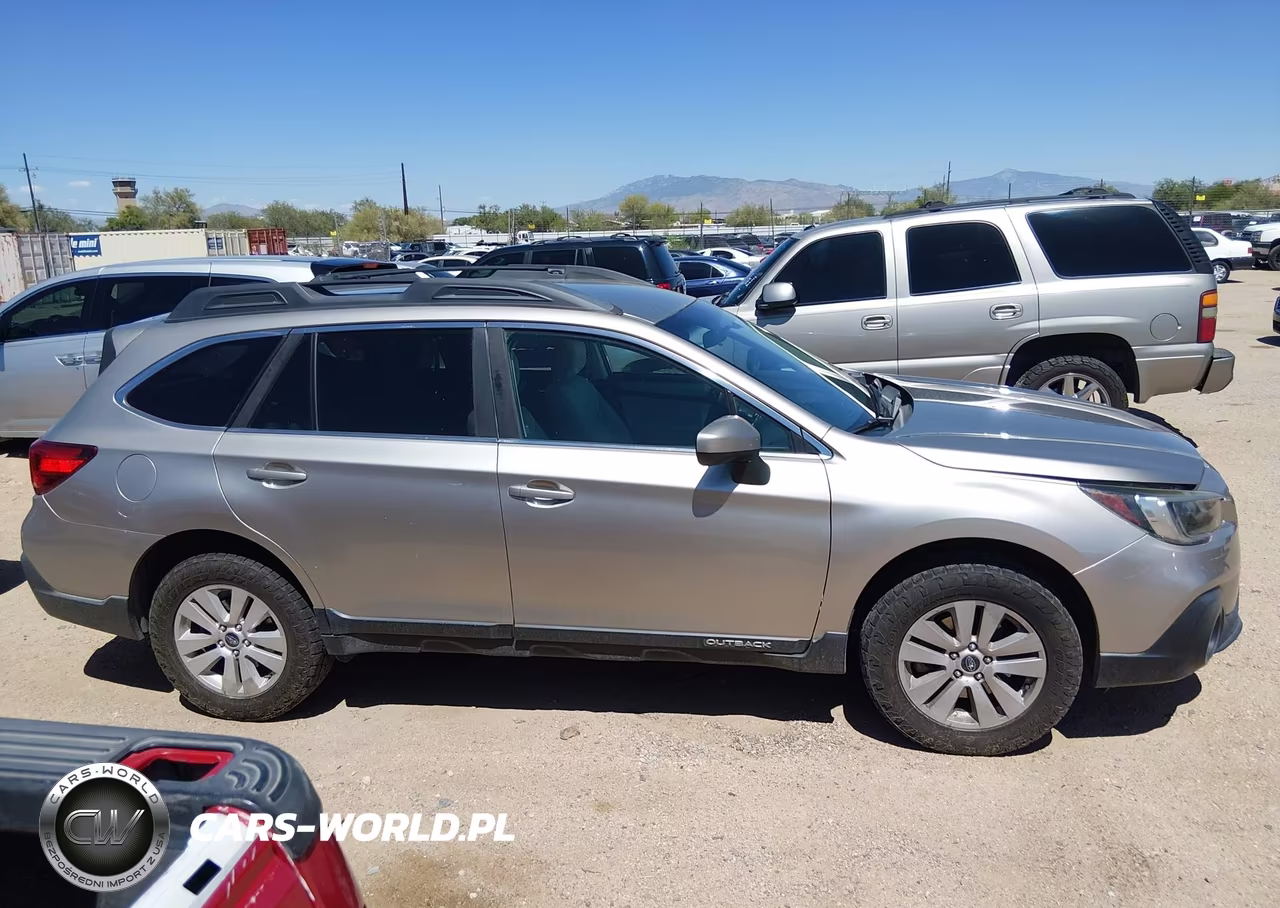 2018 Subaru Outback 2.5I Premium VIN:4S4BSACC4J3353609 - 13