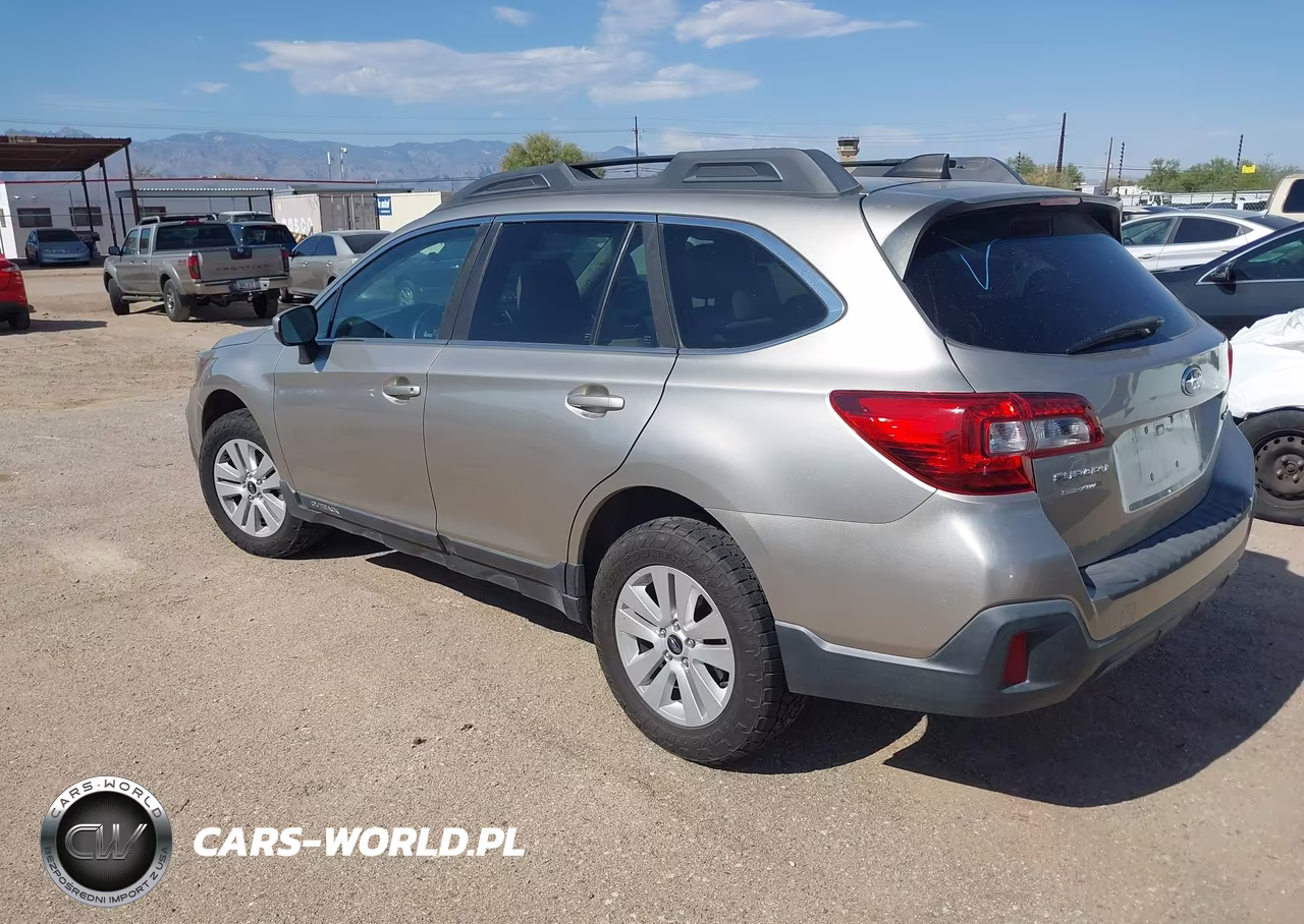 2018 Subaru Outback 2.5I Premium VIN:4S4BSACC4J3353609 - 3