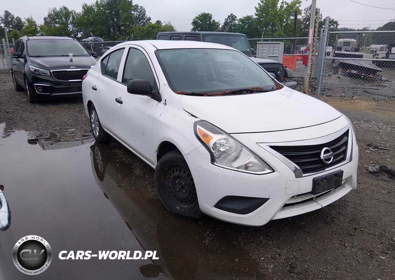 2015 Nissan Versa 1.6 S+