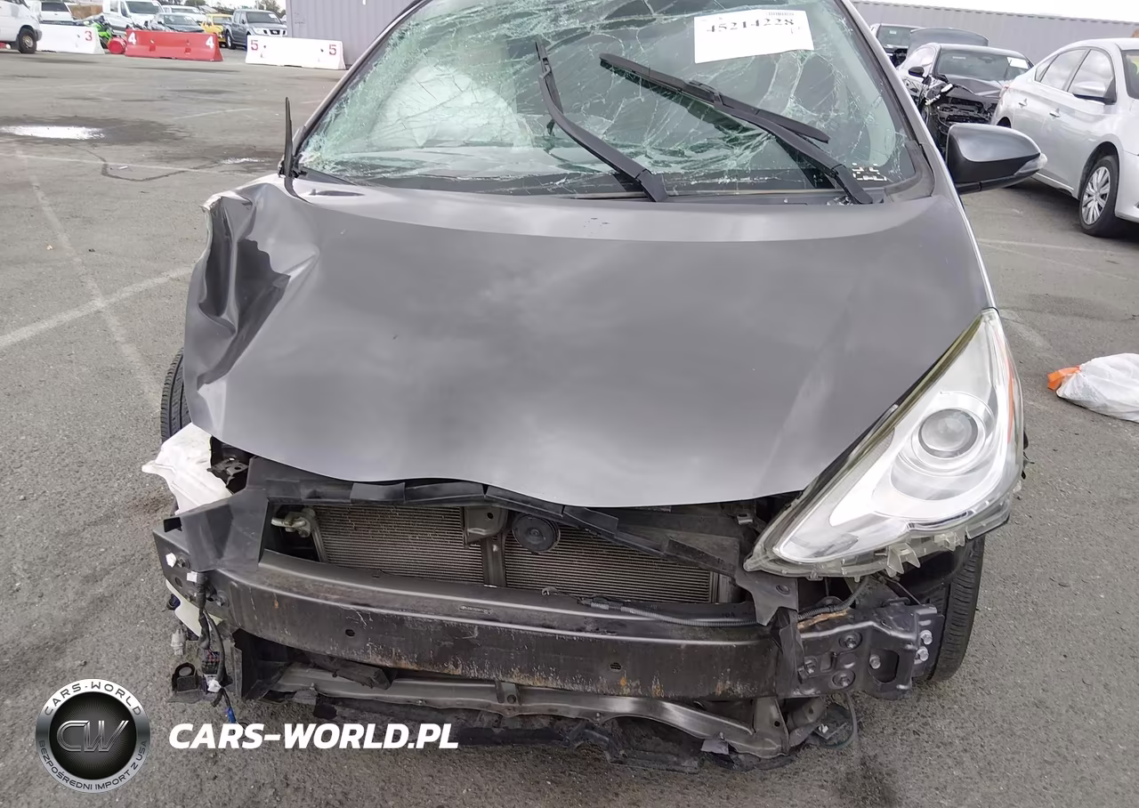 2016 Toyota Prius C One VIN:JTDKDTB39G1136573 - 12